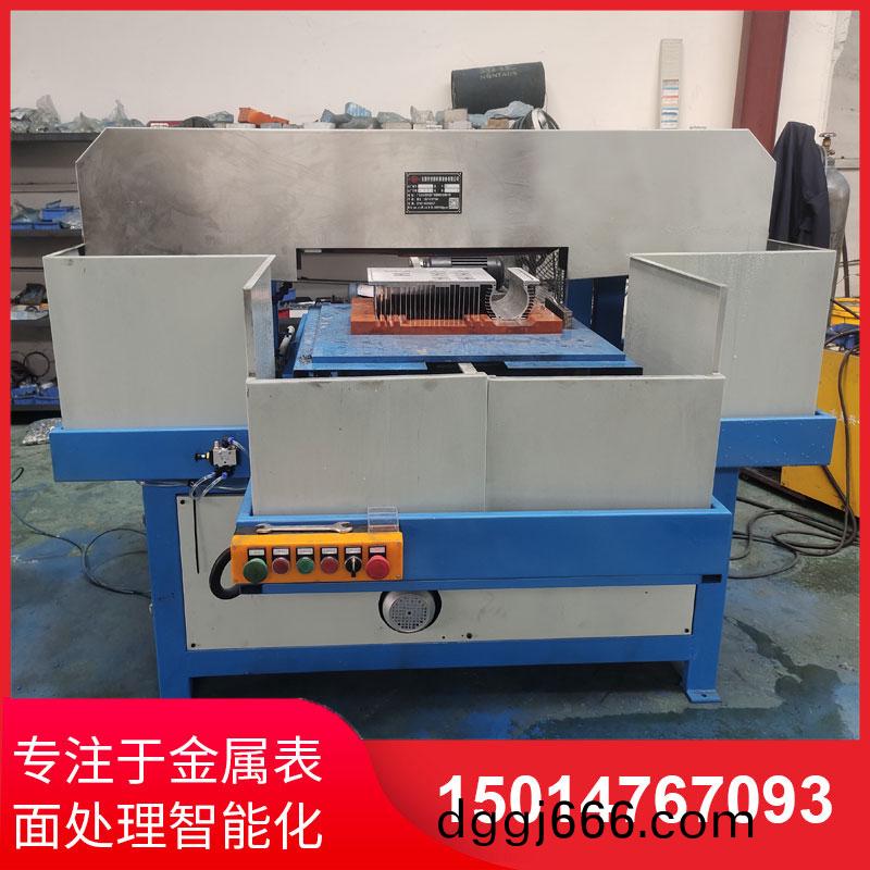 鋁(lv)材(cai)直(zhi)紋(wen)拉絲(si)機生(sheng)産供應